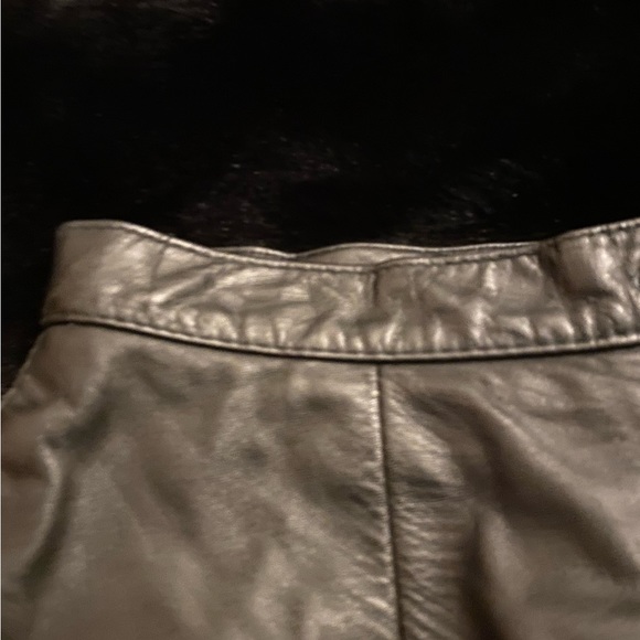 Black leather mini skirt - Picture 7 of 10